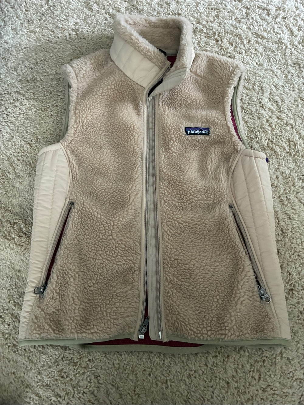 Patagonia Synchilla Cream Fleece Vest with Zip Pockets (size XS)
